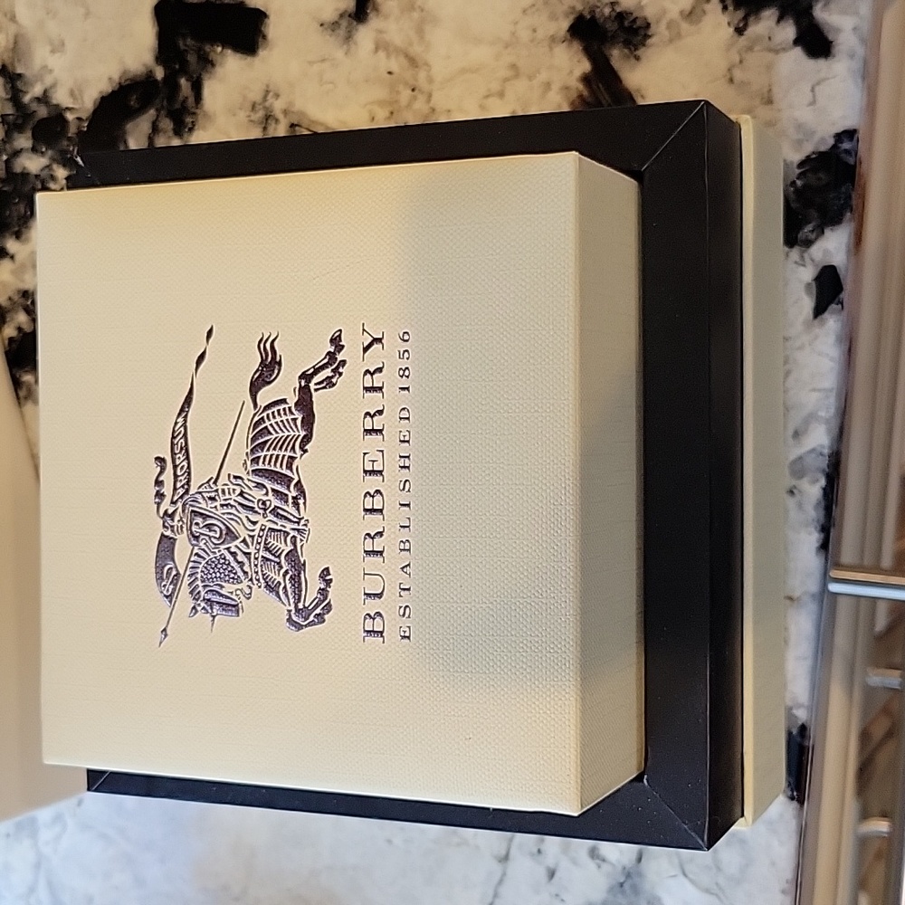 Burberry watch - Picture 8 of 10